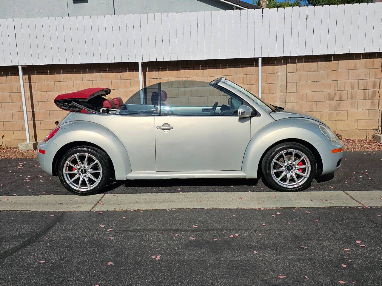 2009 Volkswagen New Beetle Convertible 15