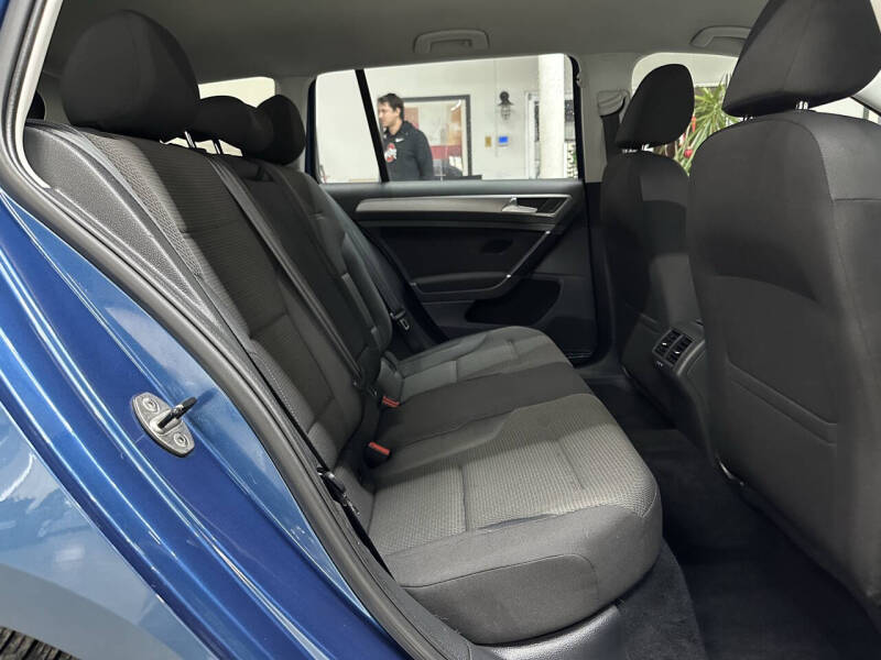 2017 Volkswagen Golf SportWagen TSI S 4Motion