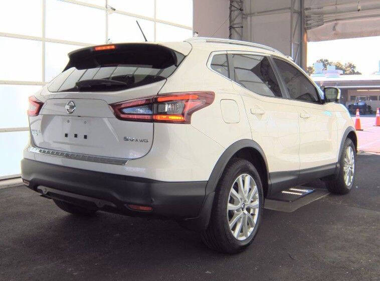 2022 Nissan Rogue Sport SV