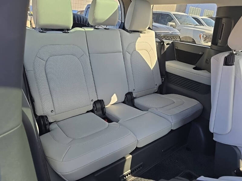 2025 Land Rover Defender 130 P300 S