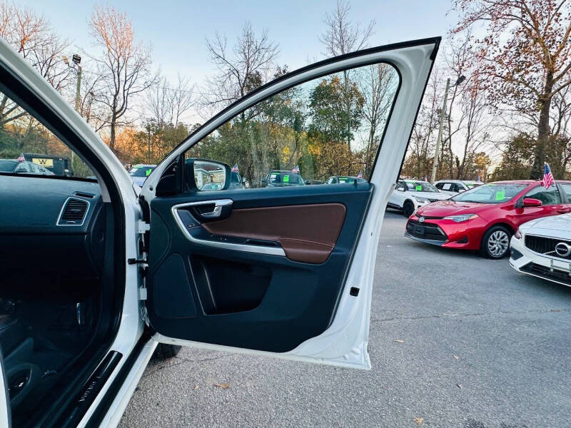 2017 Volvo XC60 T5 Dynamic