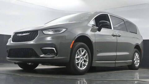 2025 Chrysler Pacifica Select