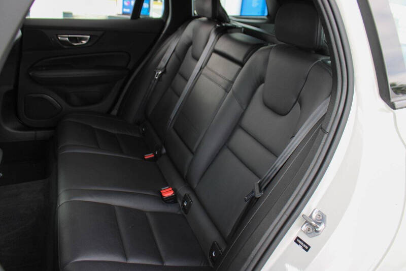 2020 Volvo V60 T5 Momentum