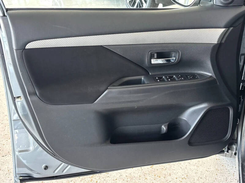 2017 Mitsubishi Outlander ES