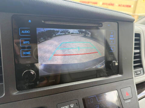 2017 Toyota Sienna XLE 8-Passenger