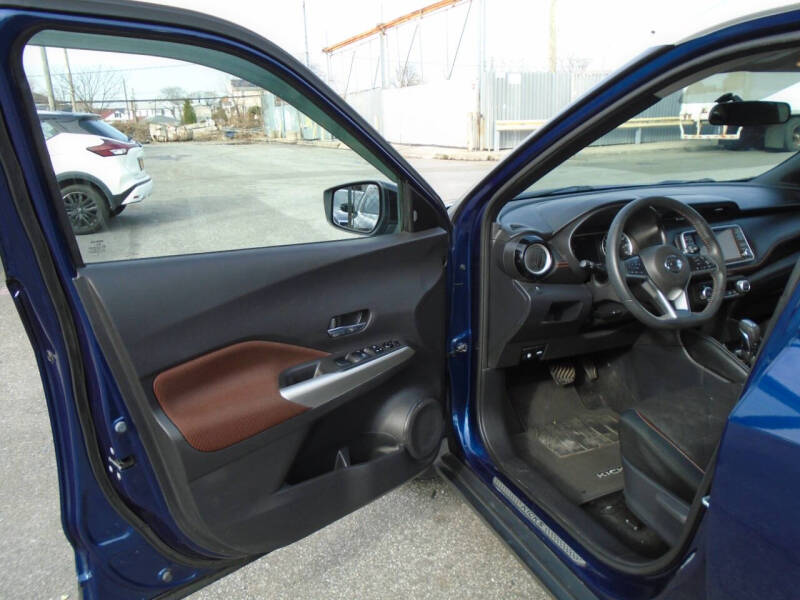 2019 Nissan Kicks SR