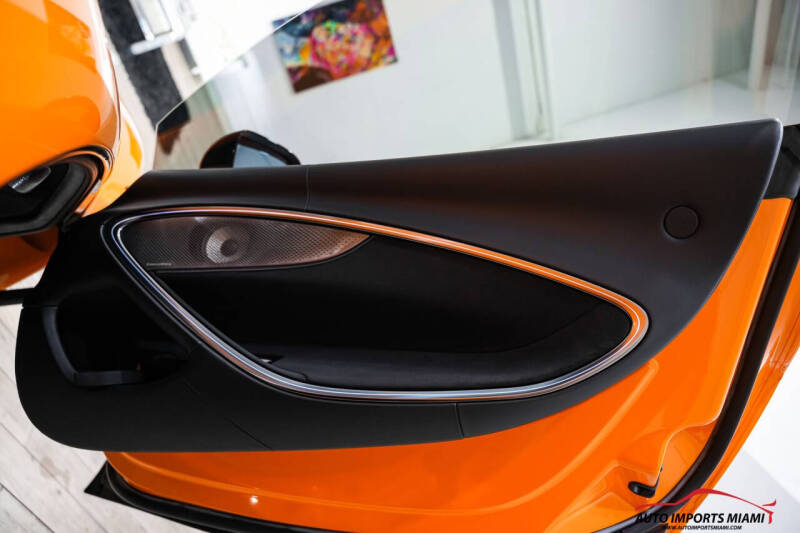 2023 McLaren Artura