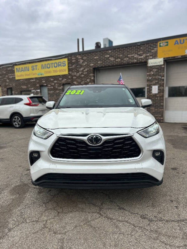 2020 Toyota Highlander LE's photo