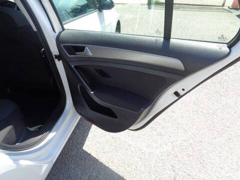 2016 Volkswagen Golf TSI SE