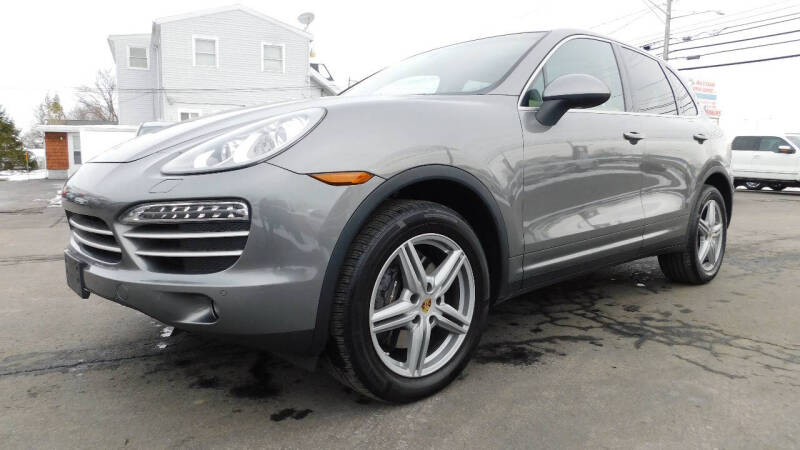 2014 Porsche Cayenne Platinum Edition's photo