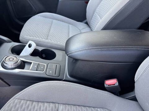 2022 Ford Escape Hybrid SE