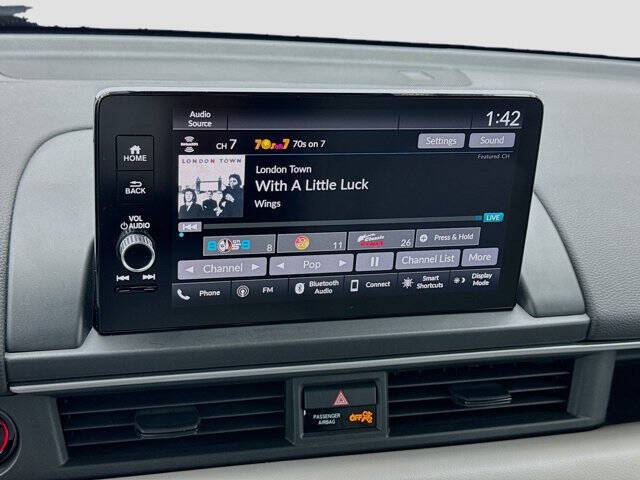 2023 Honda Pilot EX-L w/Rear Captain's Chairs