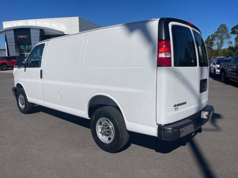 2025 Chevrolet Express 2500