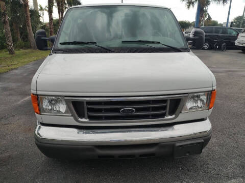 2005 Ford E-Series E-150 Chateau
