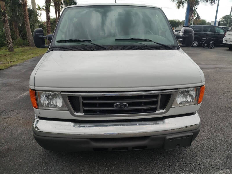 2005 Ford E-Series E-150 Chateau