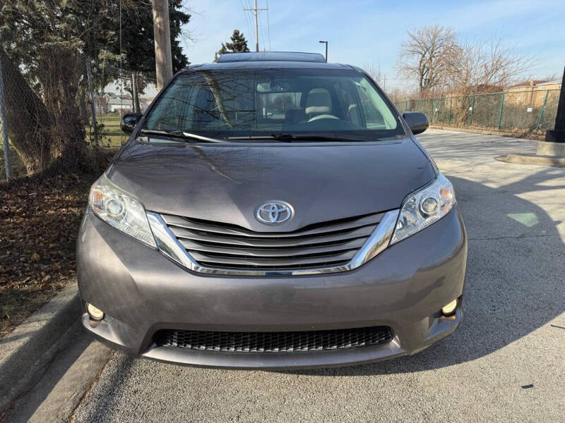 2013 Toyota Sienna XLE photo 6