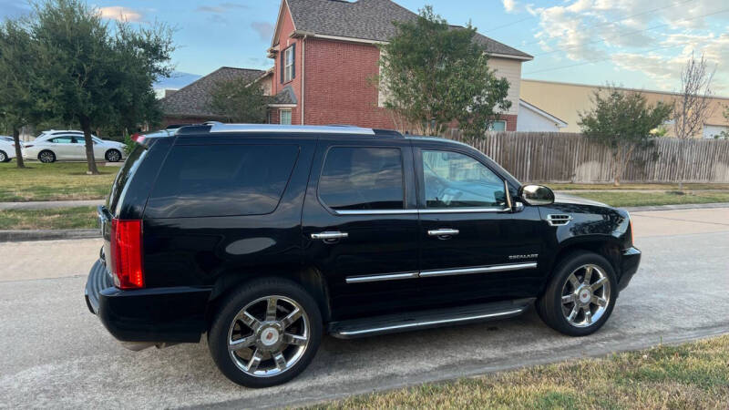 2013 Cadillac Escalade Luxury photo 3