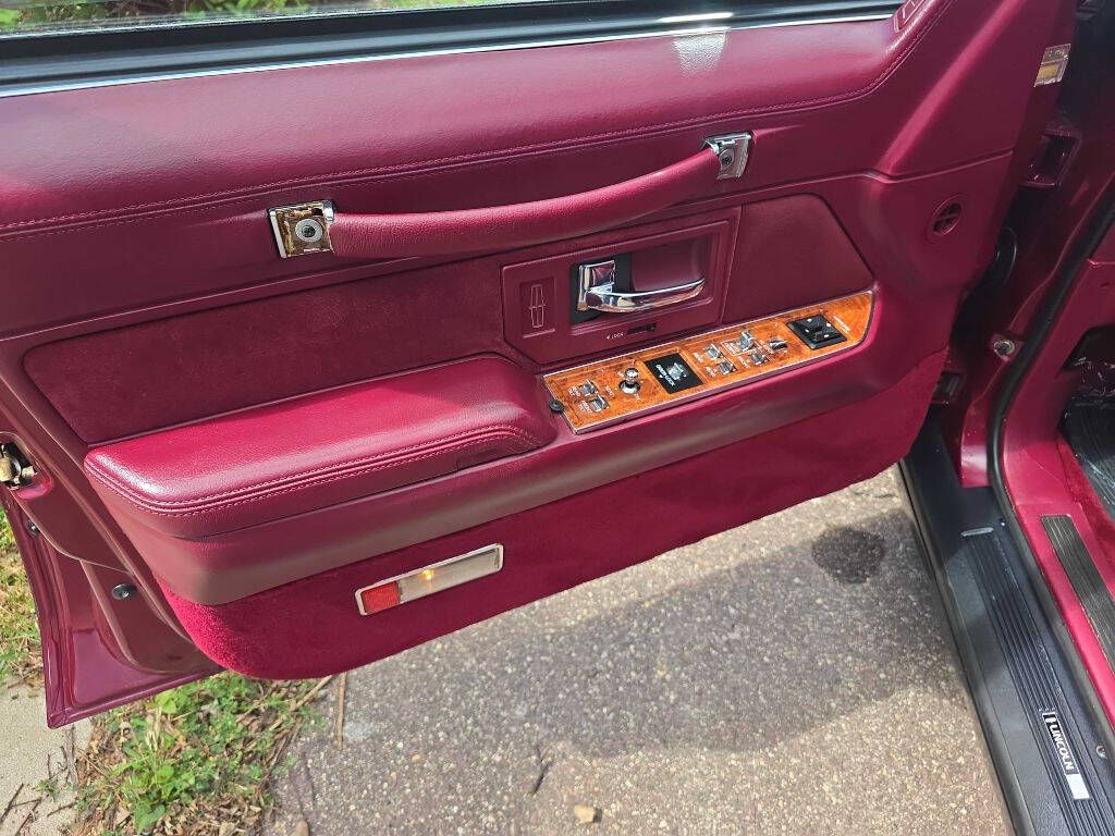 1993 Lincoln Town Car 33