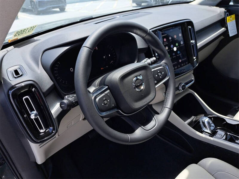 2026 Volvo XC40 B5 Plus