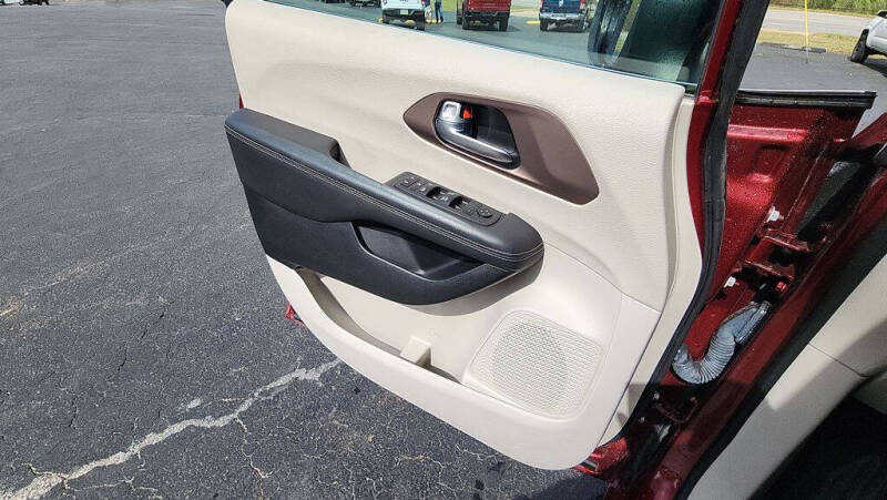 2023 Chrysler Voyager LX