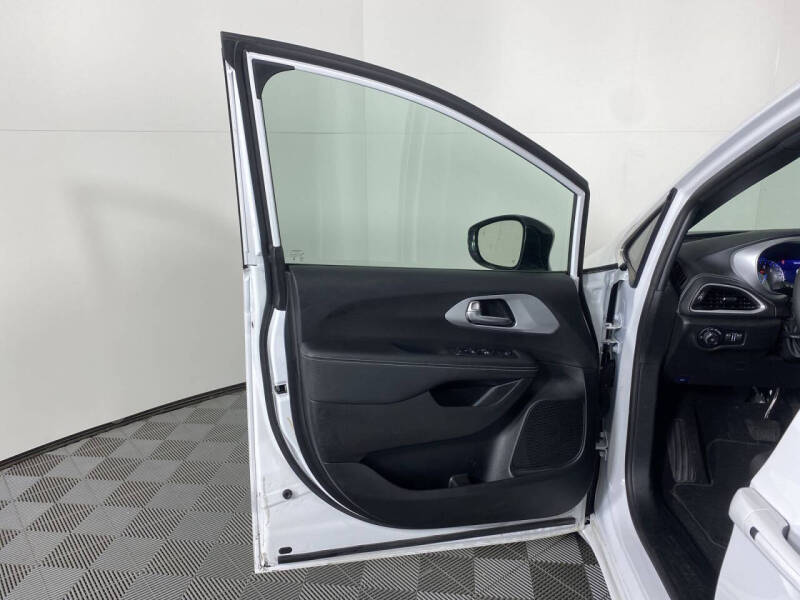 2024 Chrysler Pacifica Touring