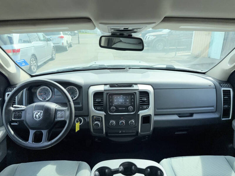2016 RAM 1500 SLT