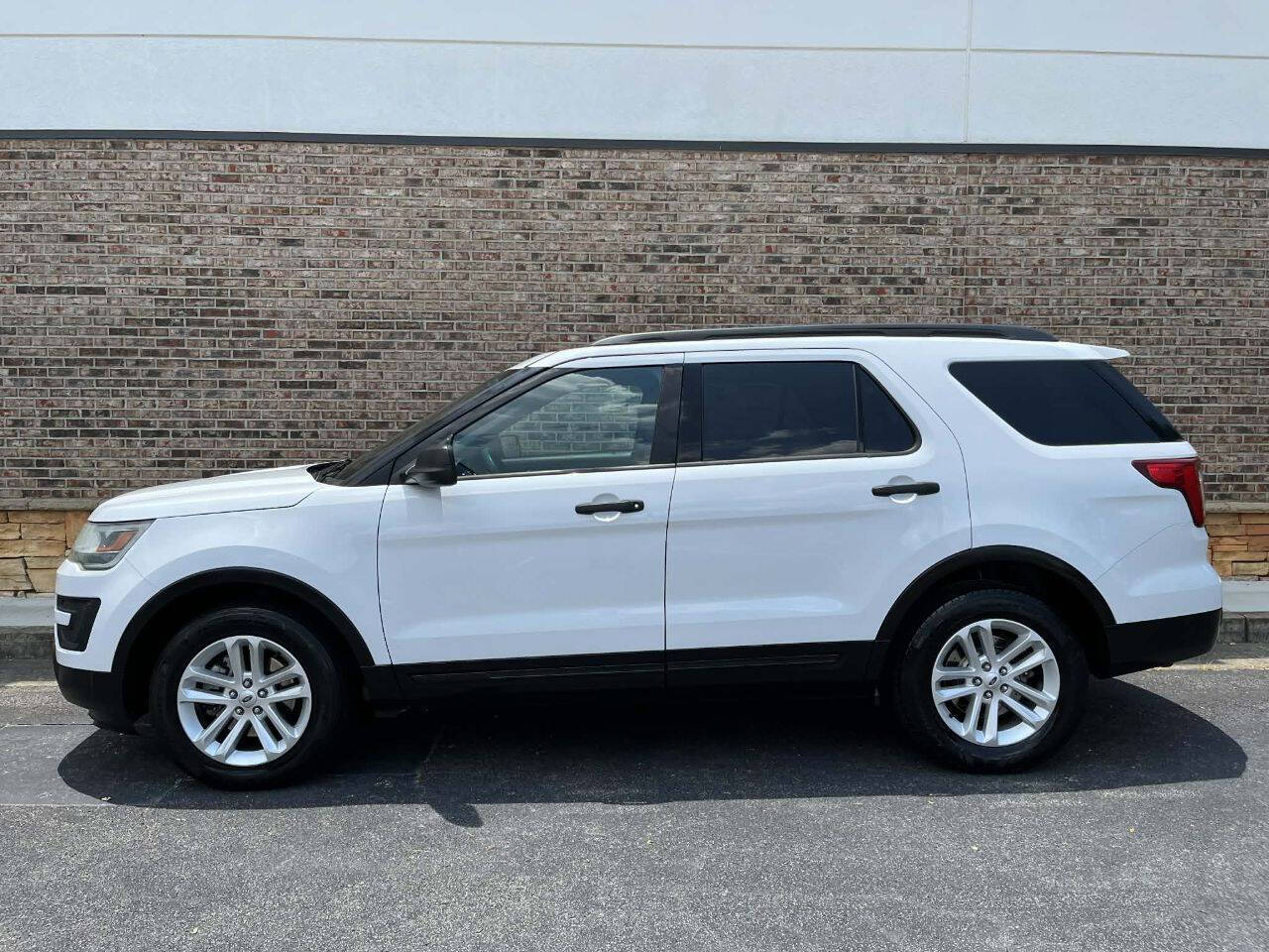 White 2016 Ford Explorer Base Base 4dr SUV 2
