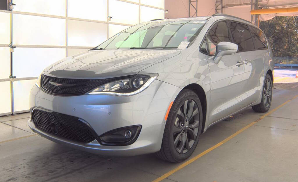 2020 Chrysler Pacifica Limited's photo