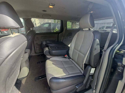 2017 Kia Sedona LX