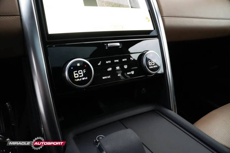 2022 Land Rover Discovery P300 S