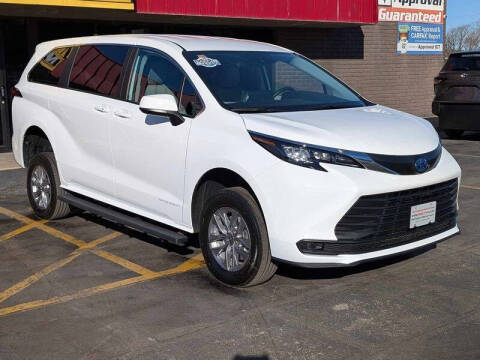 2025 Toyota Sienna LE 8-Passenger