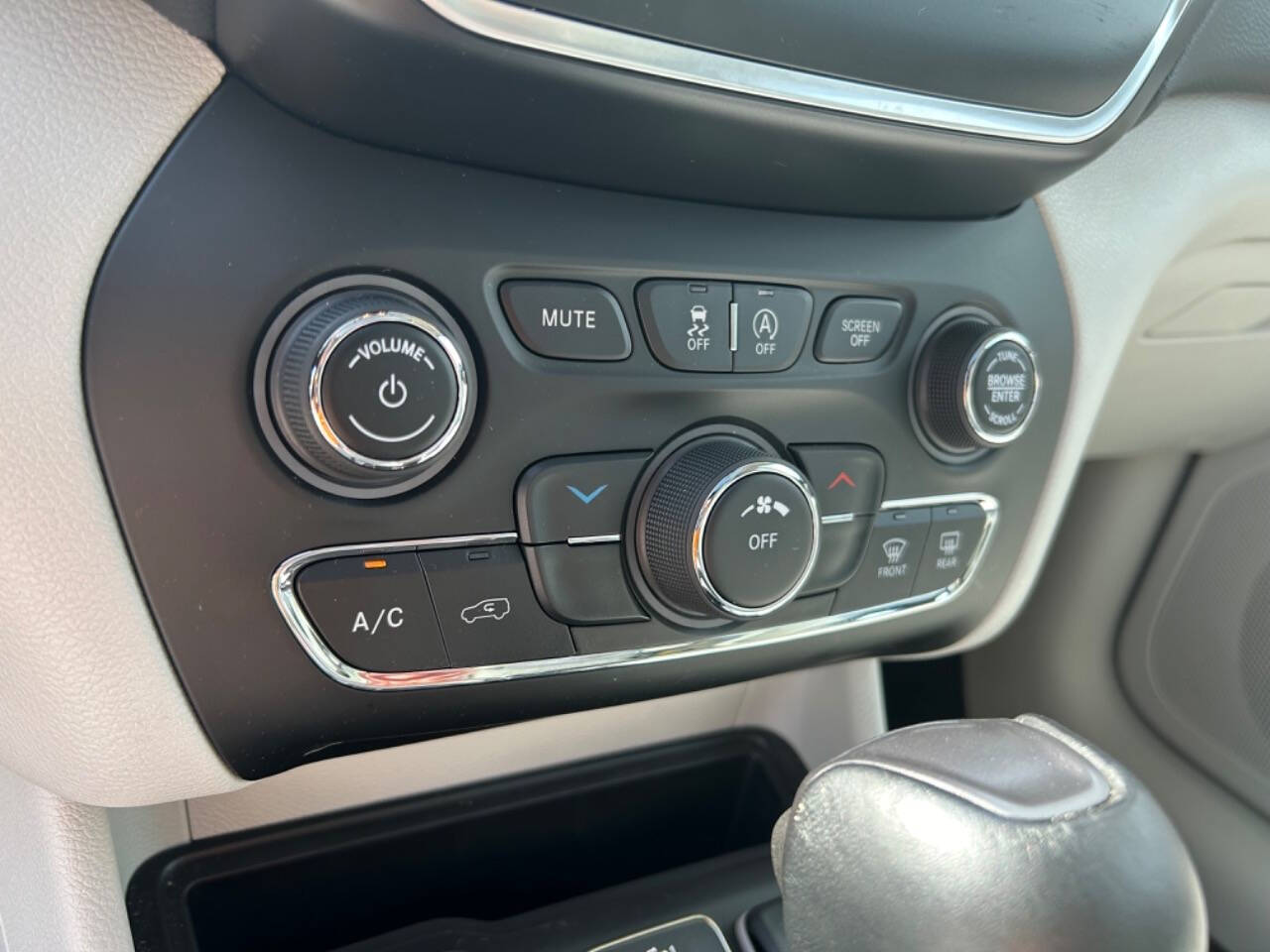 2021 Jeep Cherokee for sale at Jon's Auto in Marquette, MI