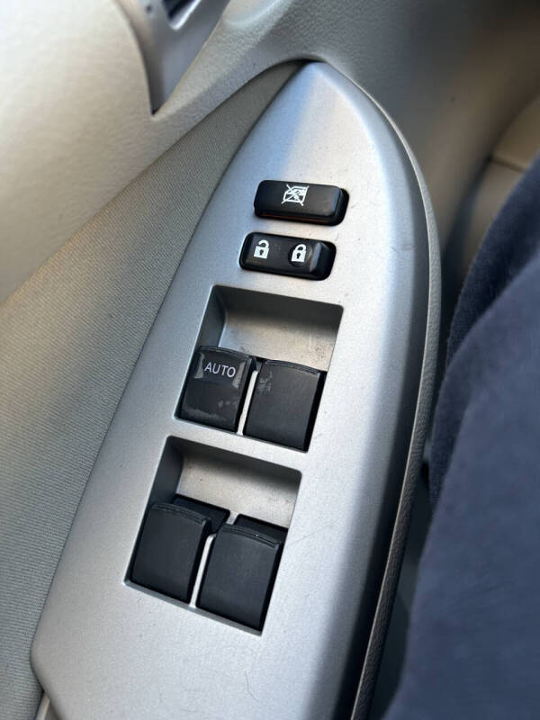 2012 Toyota Corolla LE