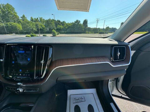 2023 Volvo XC60 B5 Plus Dark Theme