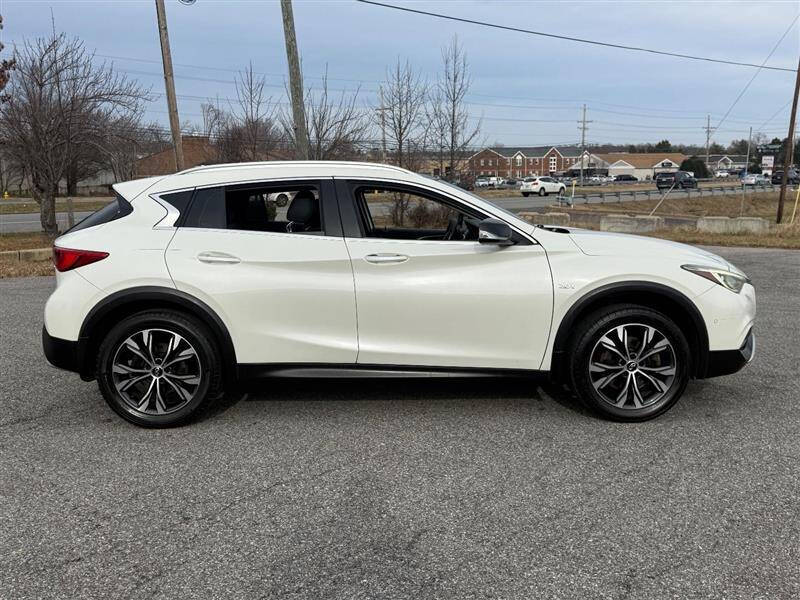 2017 Infiniti QX30 Premium