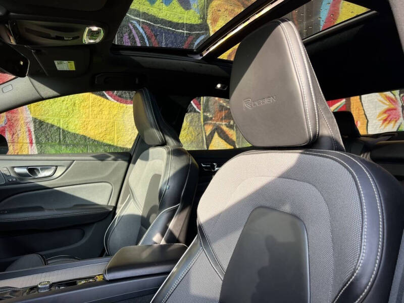 2019 Volvo S60 T6 R-Design