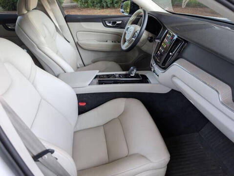 2023 Volvo XC60 B5 Plus Dark Theme