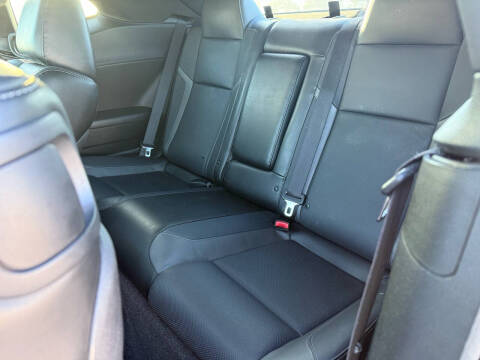 2017 Dodge Challenger SXT Plus