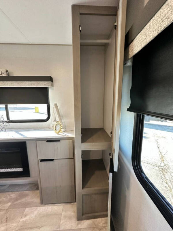 2024 Dutchmen Kodiak 2921FKDS