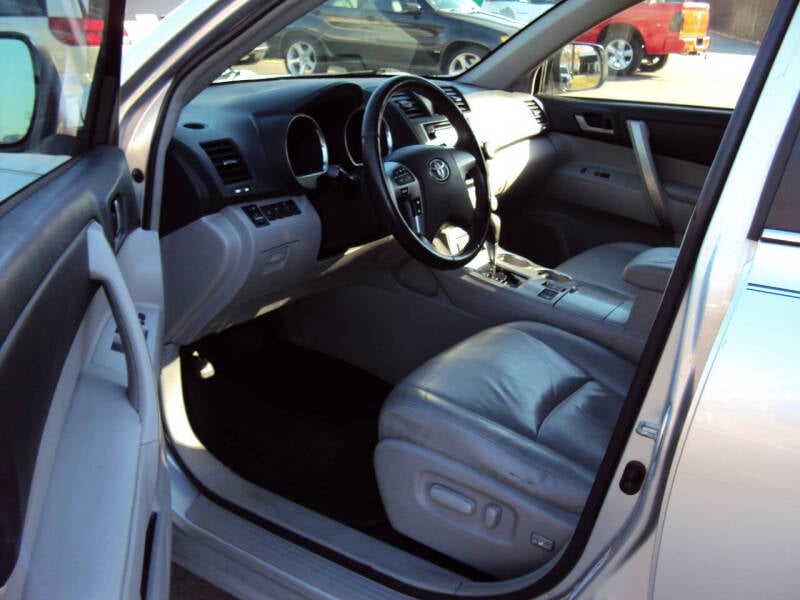 2013 Toyota Highlander Base photo 29