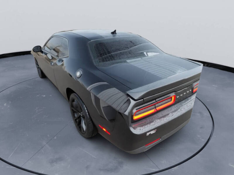 2017 Dodge Challenger SXT Plus