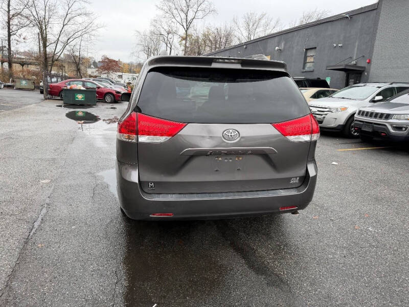 2013 Toyota Sienna XLE 7-Passenger