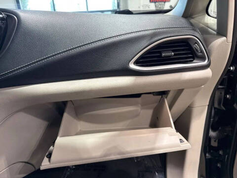 2024 Chrysler Pacifica Plug-In Hybrid Select