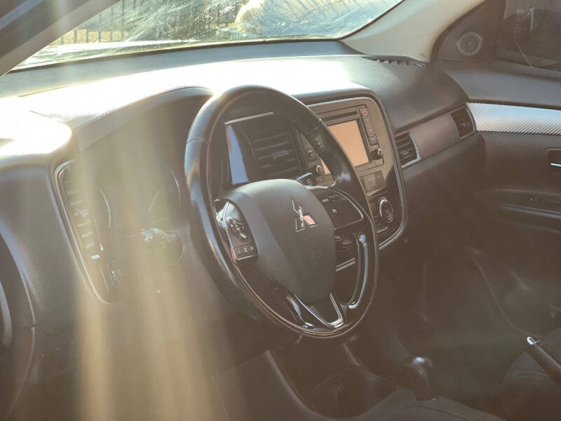 2016 Mitsubishi Outlander SE