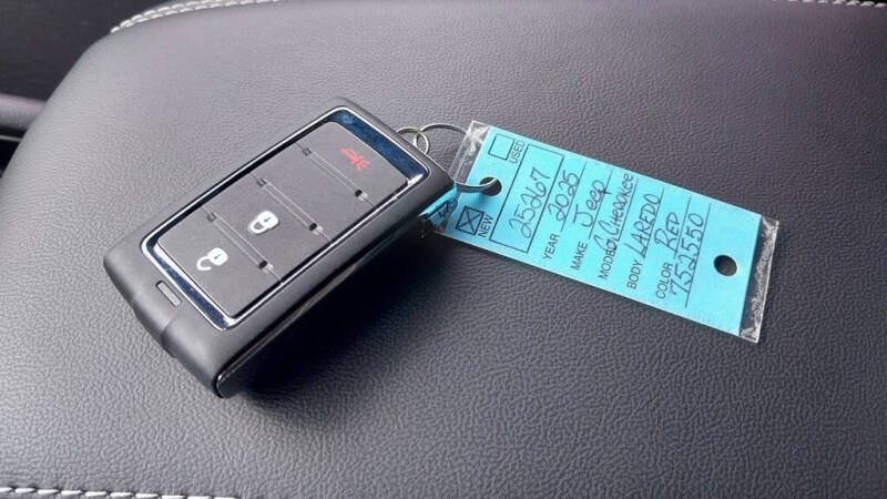 2025 Jeep Grand Cherokee L Laredo