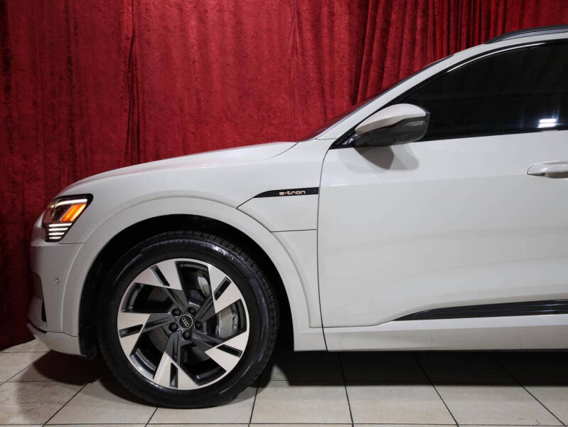 2021 Audi e-tron quattro Premium