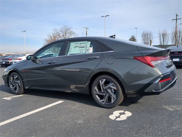2025 Hyundai Elantra Hybrid Limited