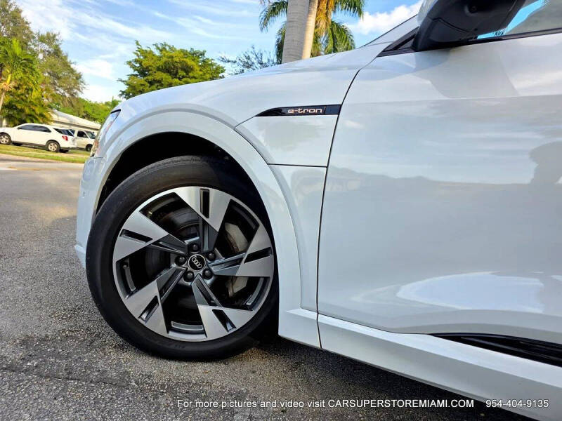 2021 Audi e-tron quattro Premium