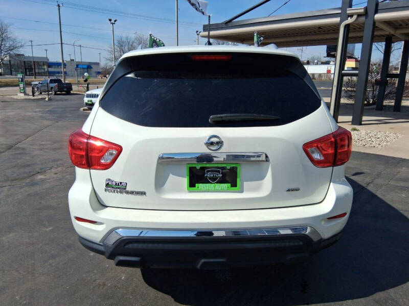 2018 Nissan Pathfinder S