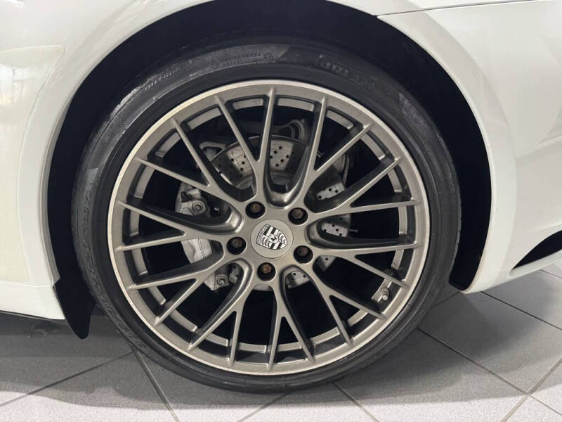 2019 Porsche 911 Carrera